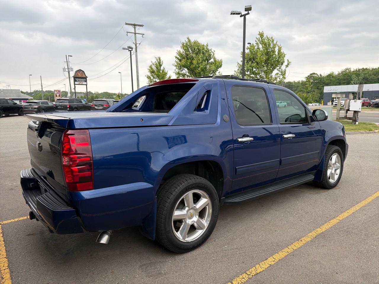 Chevrolet Avalanche  2013