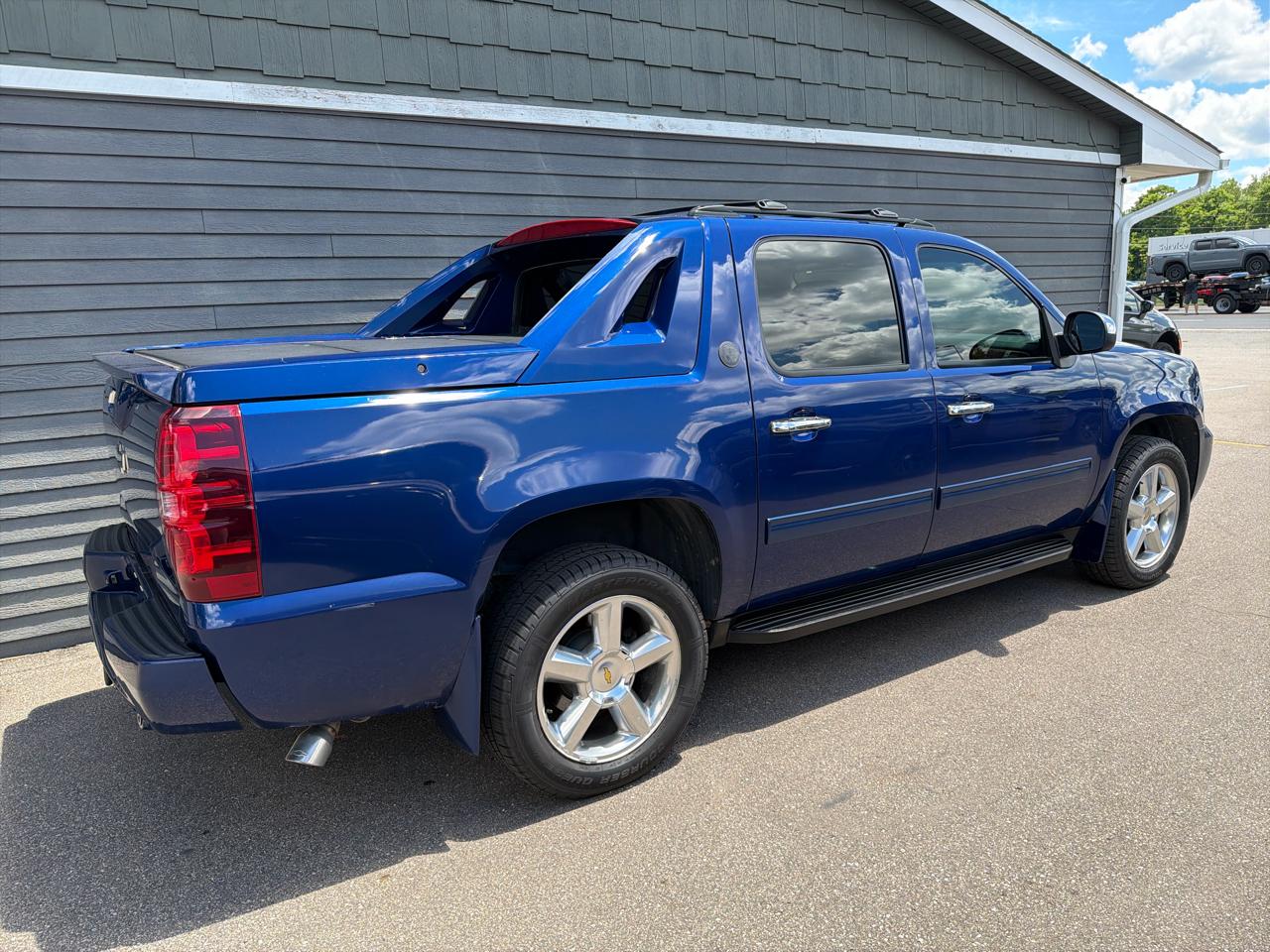 Chevrolet Avalanche  2013