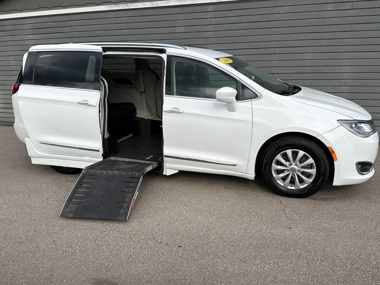 Chrysler Pacifica Touring L FWD 2018