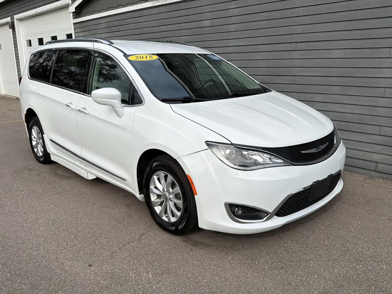 Chrysler Pacifica Touring L FWD 2018