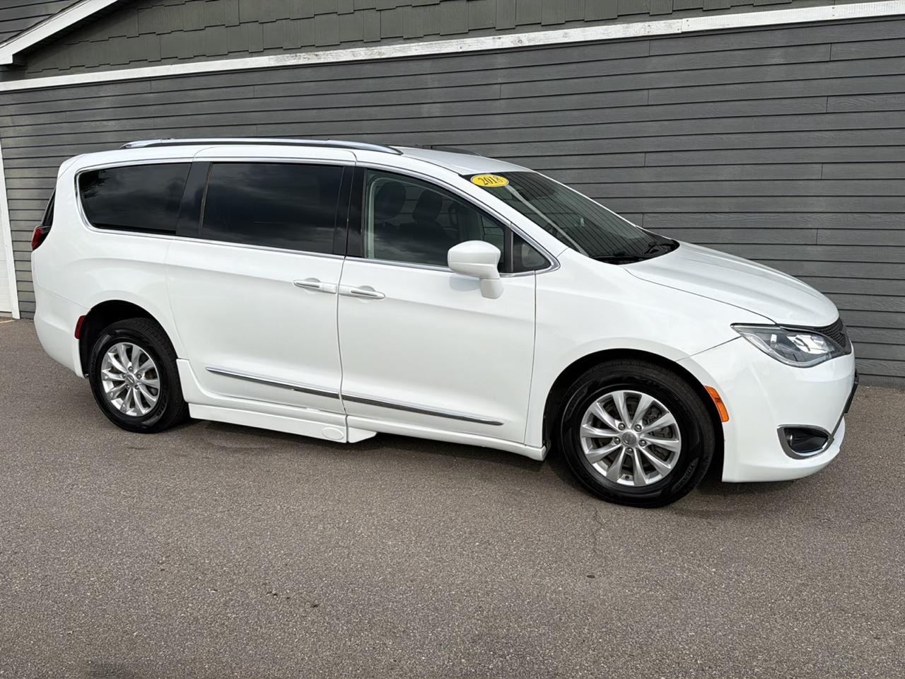 Chrysler Pacifica Touring L FWD 2018
