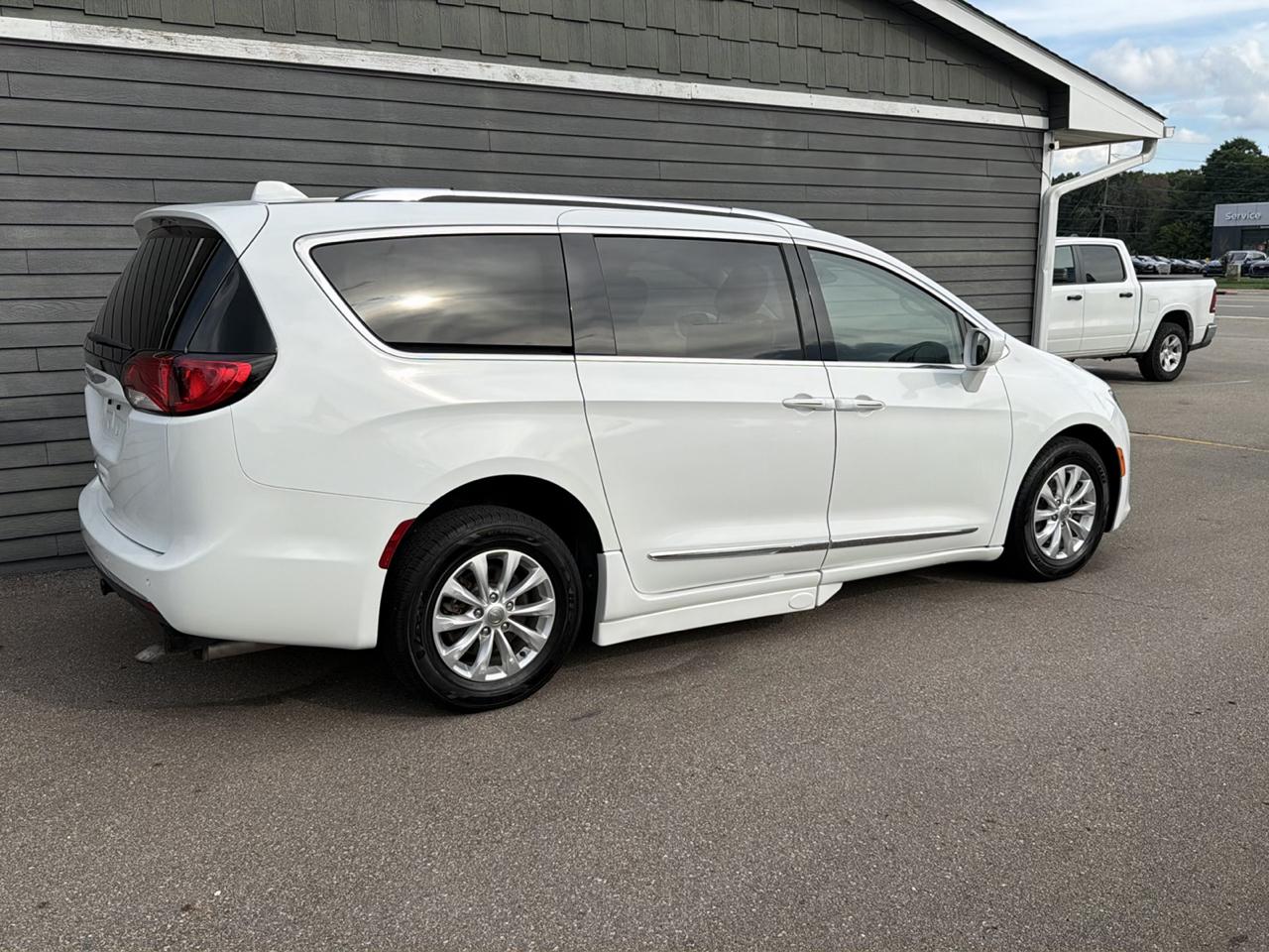 Chrysler Pacifica Touring L FWD 2018