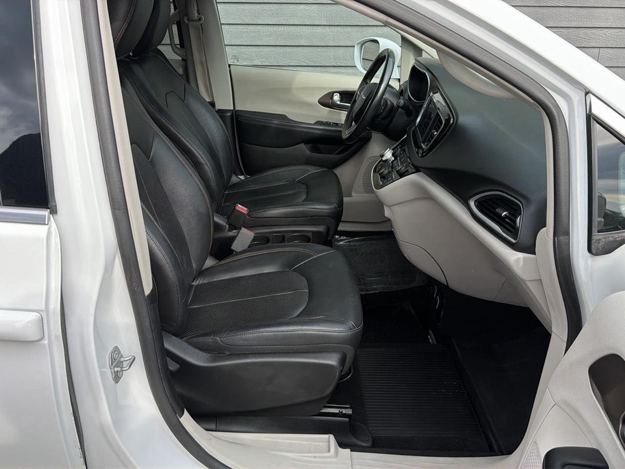 Chrysler Pacifica Touring L FWD 2018