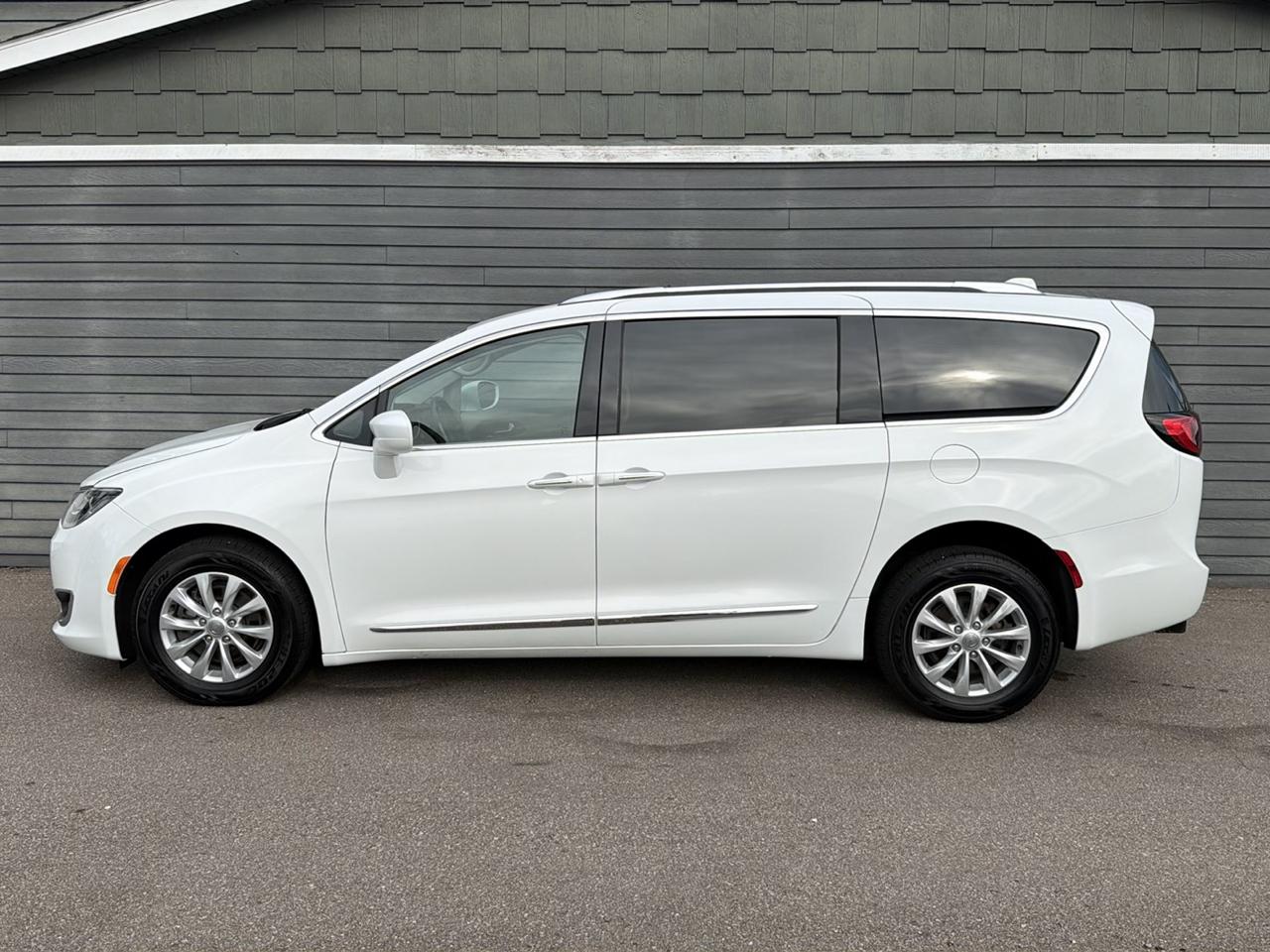 Chrysler Pacifica Touring L FWD 2018