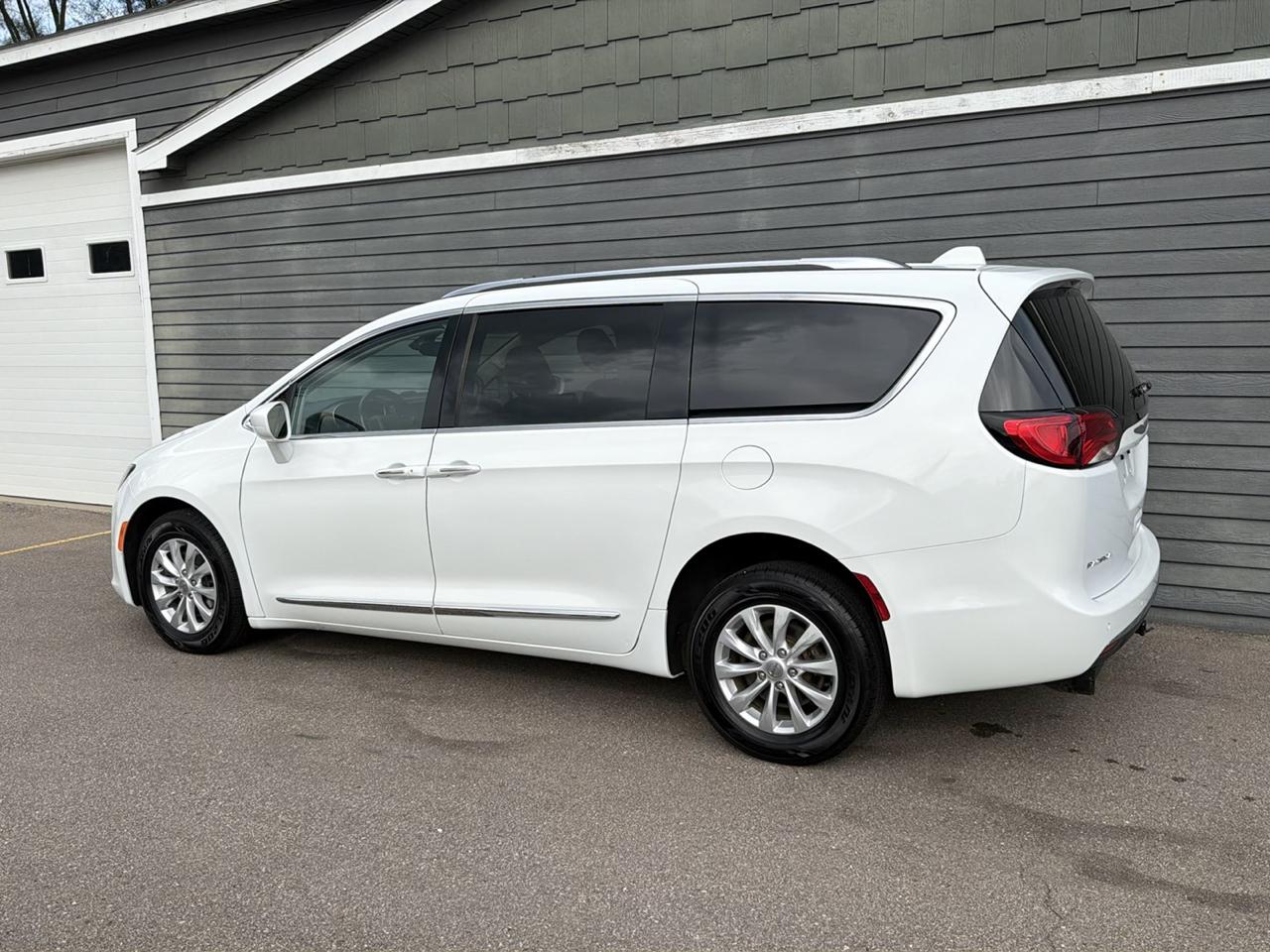 Chrysler Pacifica Touring L FWD 2018