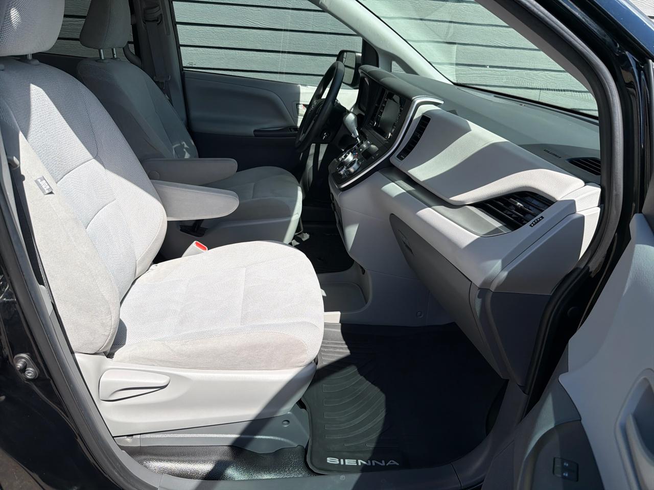 Toyota Sienna L FWD 7-Passenger (Natl) 2020
