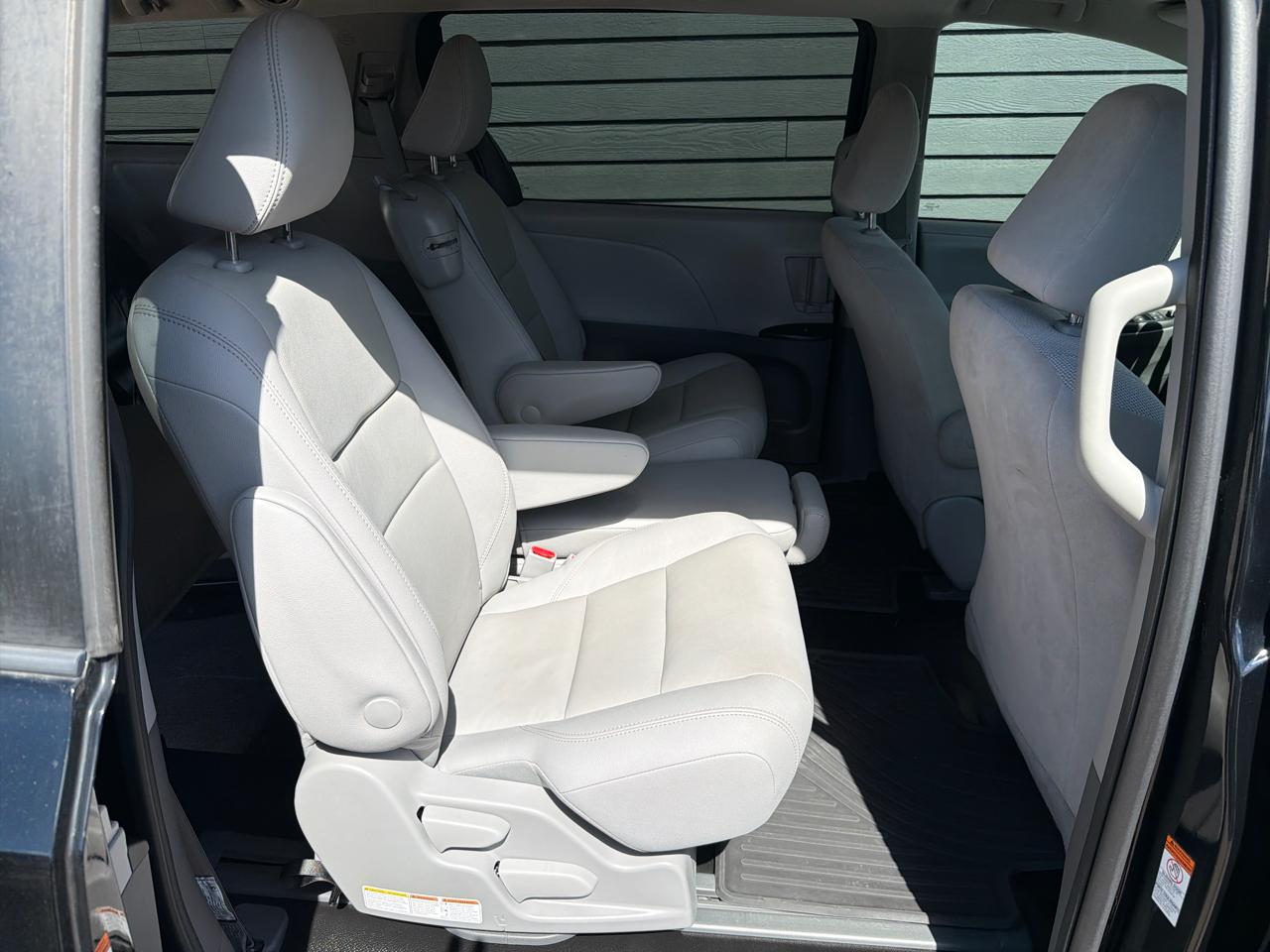 Toyota Sienna L FWD 7-Passenger (Natl) 2020