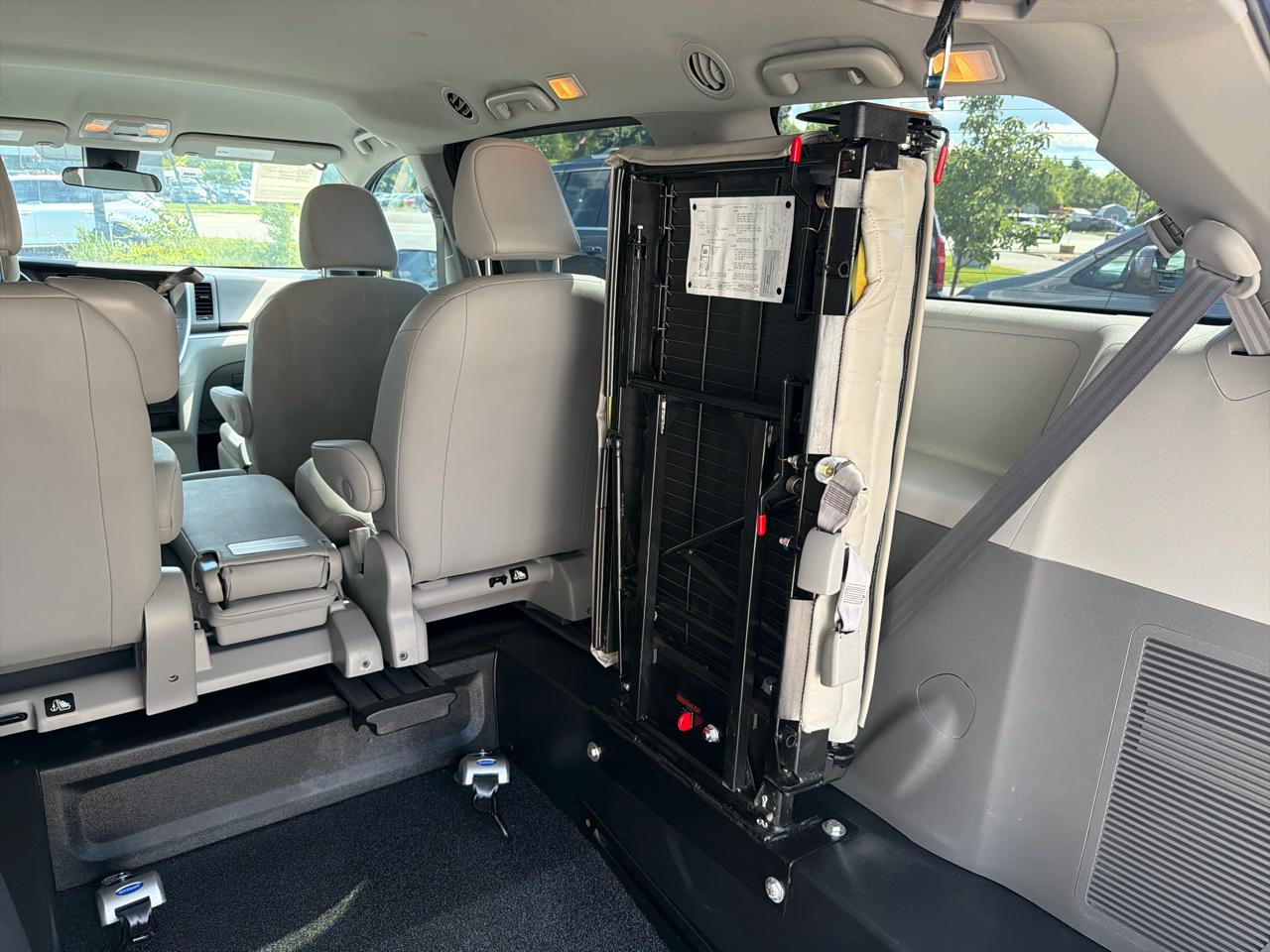 Toyota Sienna L FWD 7-Passenger (Natl) 2020