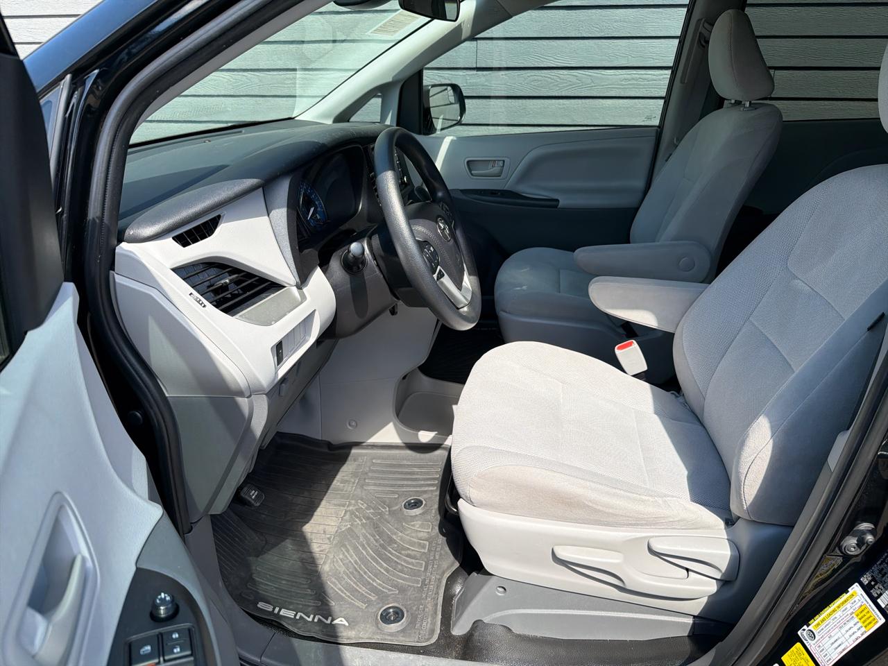 Toyota Sienna L FWD 7-Passenger (Natl) 2020