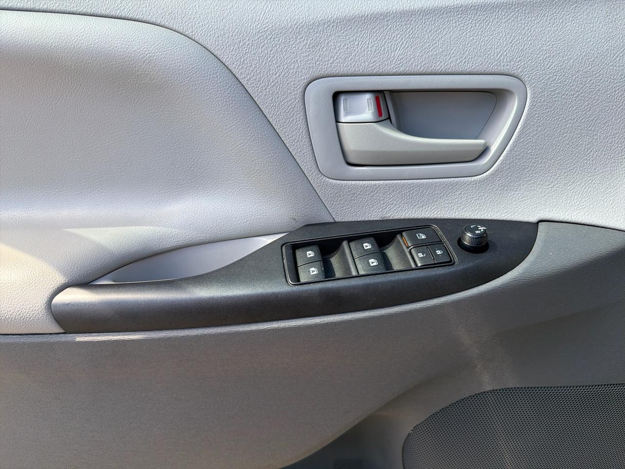 Toyota Sienna L FWD 7-Passenger (Natl) 2020