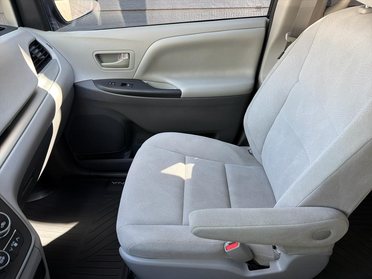 Toyota Sienna L FWD 7-Passenger (Natl) 2020