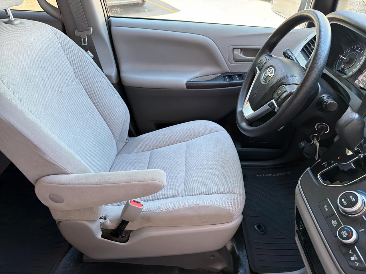Toyota Sienna L FWD 7-Passenger (Natl) 2020