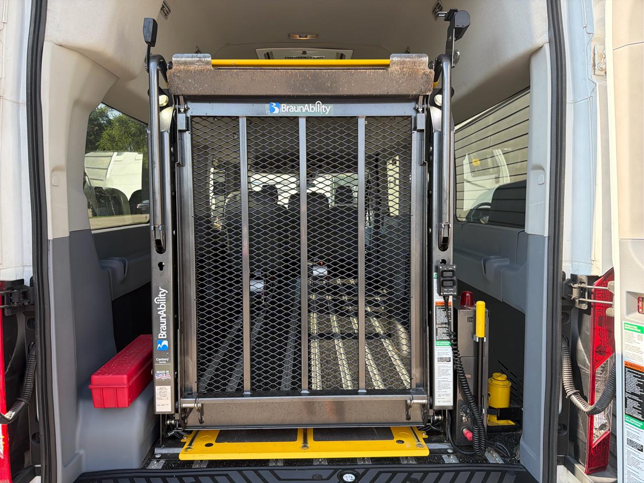 Ford Transit 350 Wagon HD High Roof XLT Dual Slide. 148 WB EL 2017
