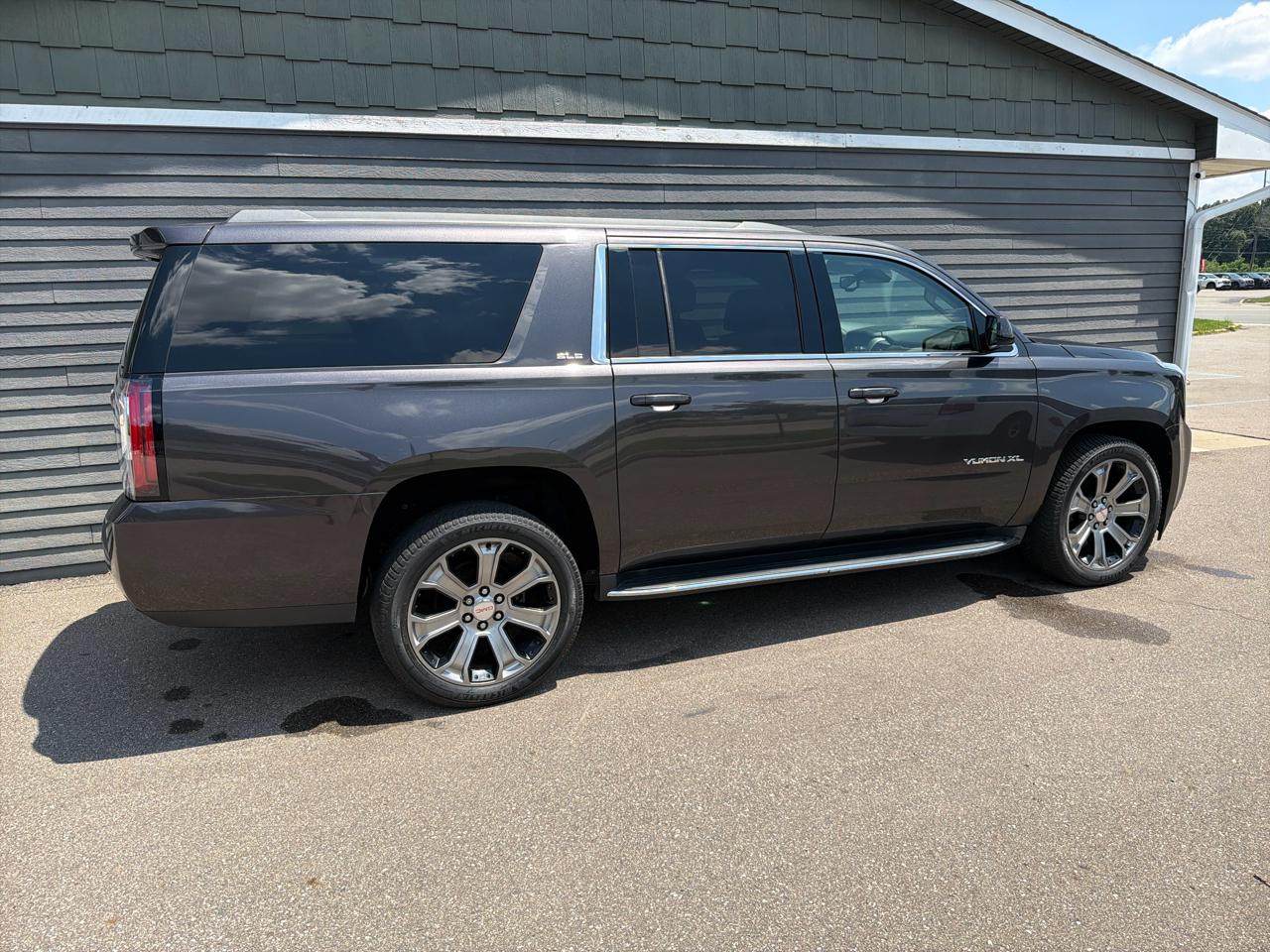 GMC Yukon XL SLE 4WD 2017