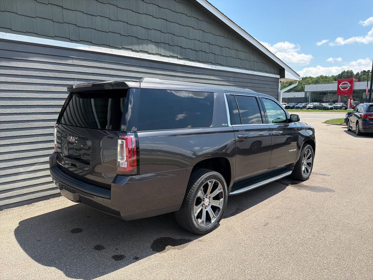 GMC Yukon XL SLE 4WD 2017