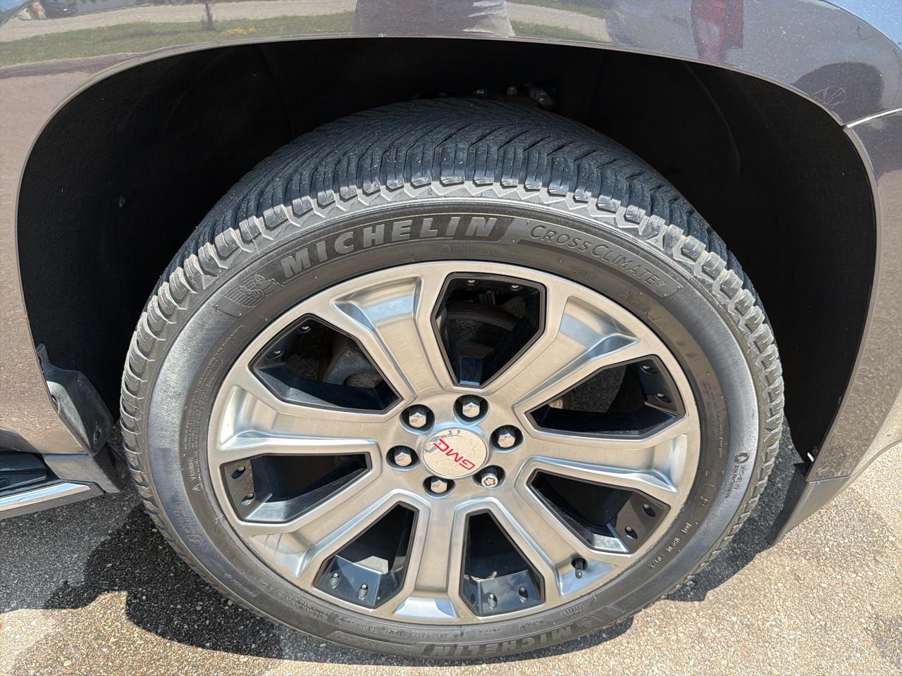 GMC Yukon XL SLE 4WD 2017