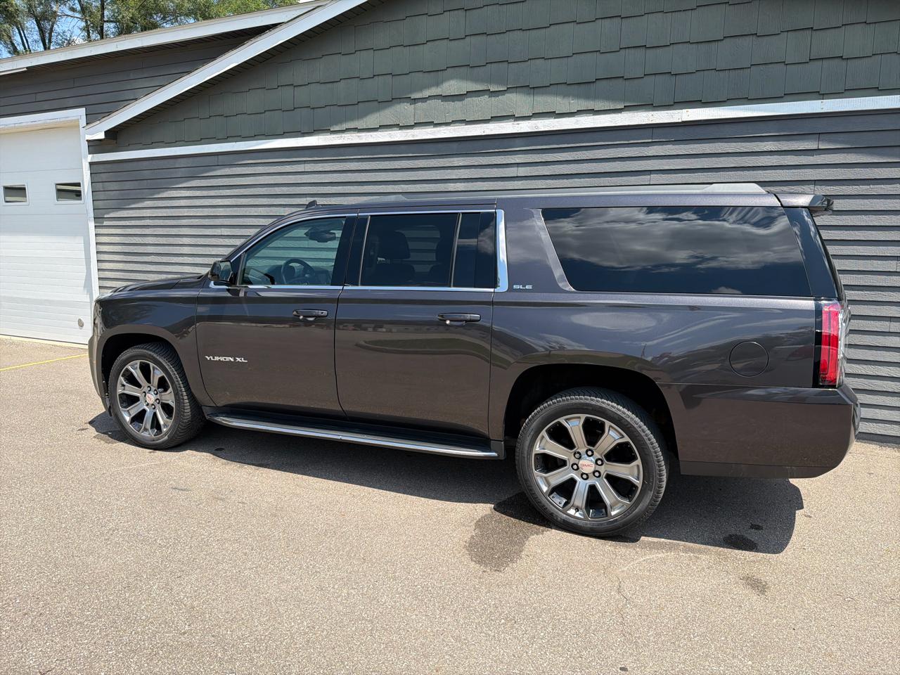 GMC Yukon XL SLE 4WD 2017