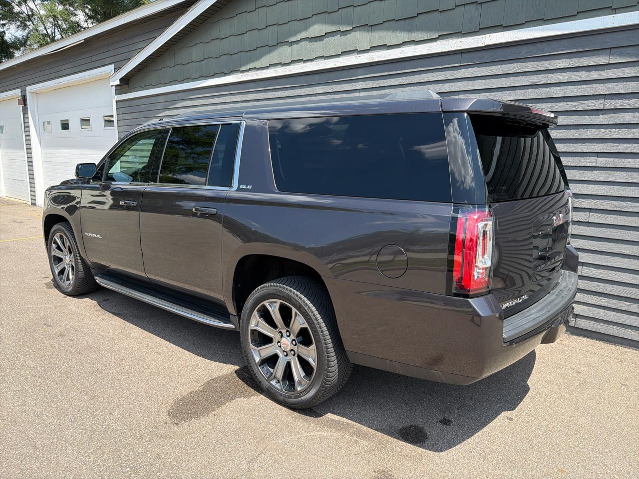 GMC Yukon XL SLE 4WD 2017