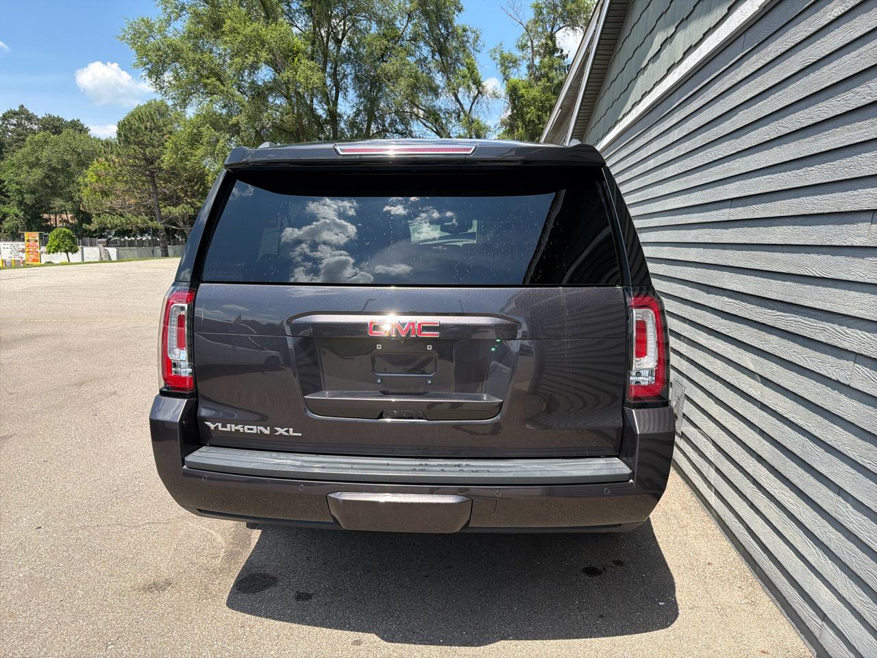 GMC Yukon XL SLE 4WD 2017