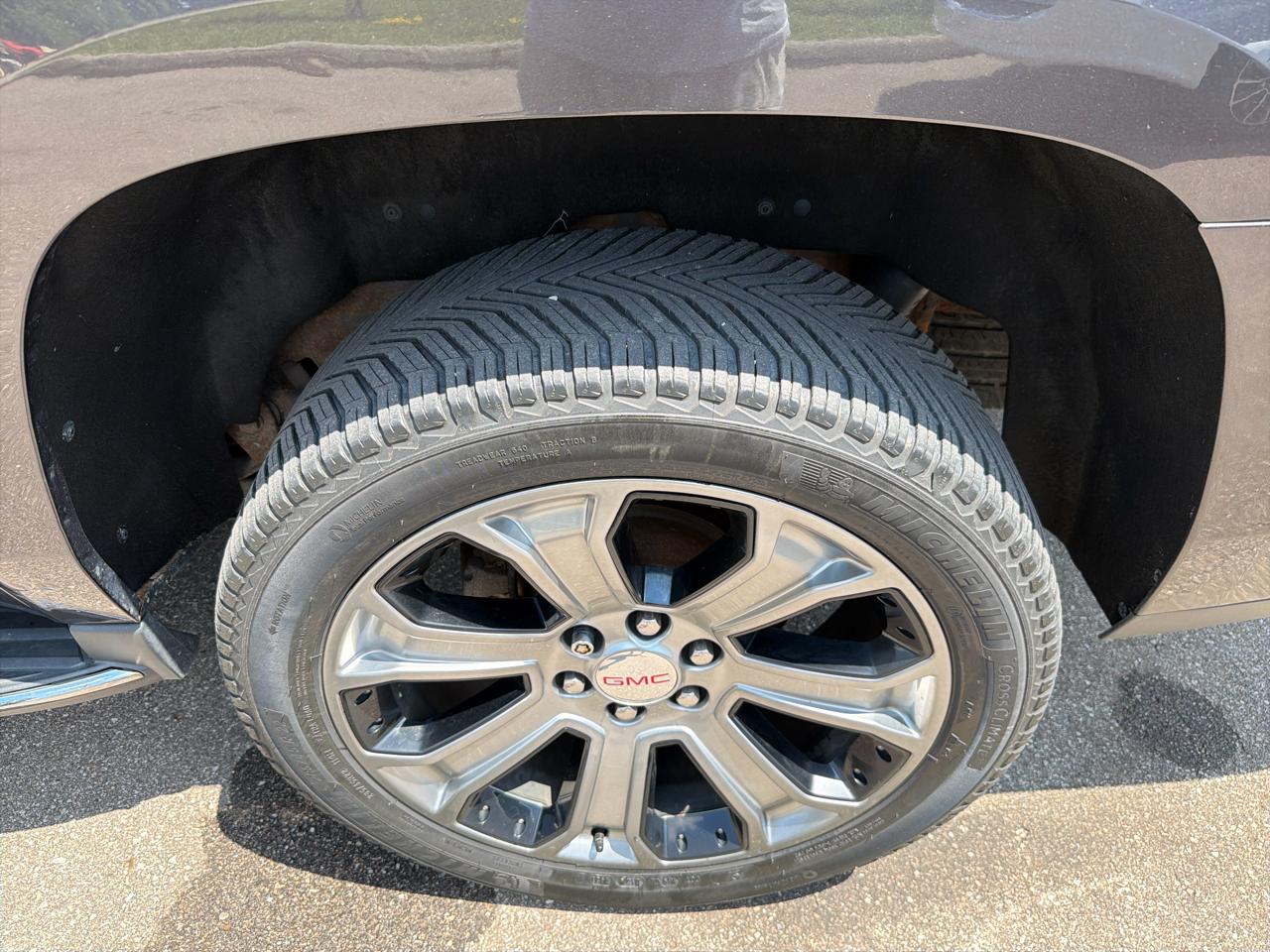 GMC Yukon XL SLE 4WD 2017