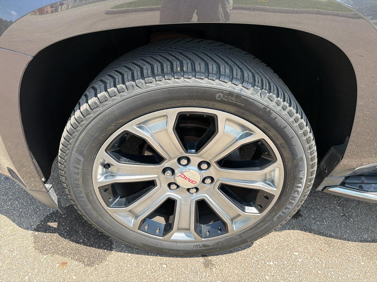 GMC Yukon XL SLE 4WD 2017