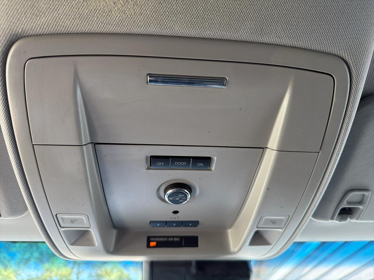 GMC Yukon XL SLE 4WD 2017