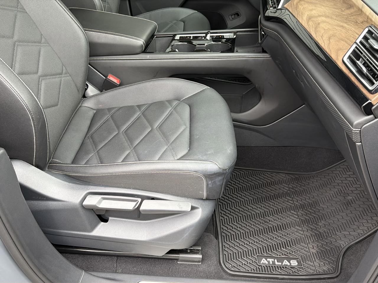 Volkswagen Atlas 2.0T SE w/Technology 4MOTION 2026