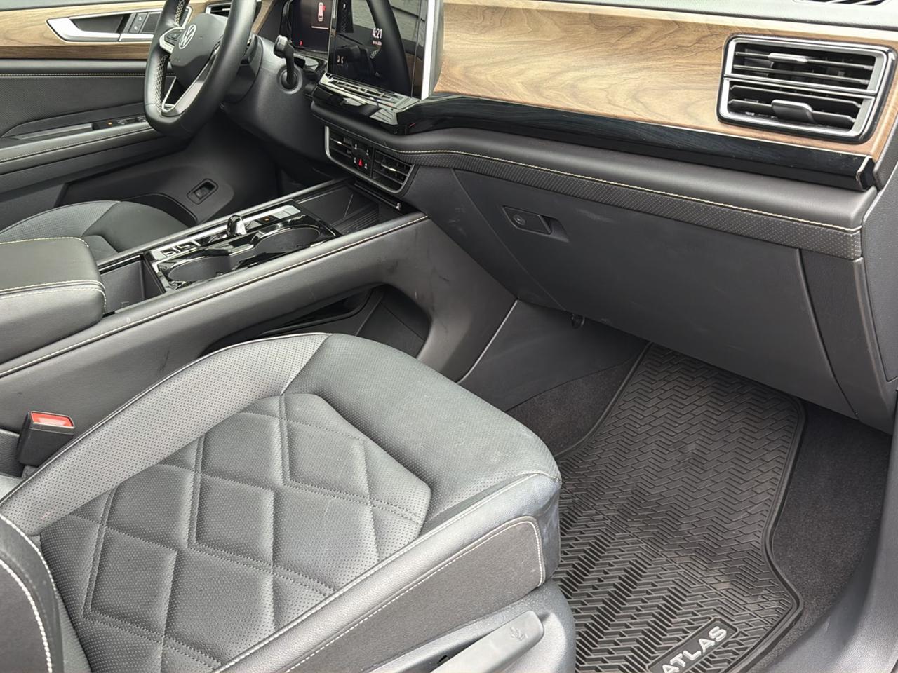 Volkswagen Atlas 2.0T SE w/Technology 4MOTION 2026