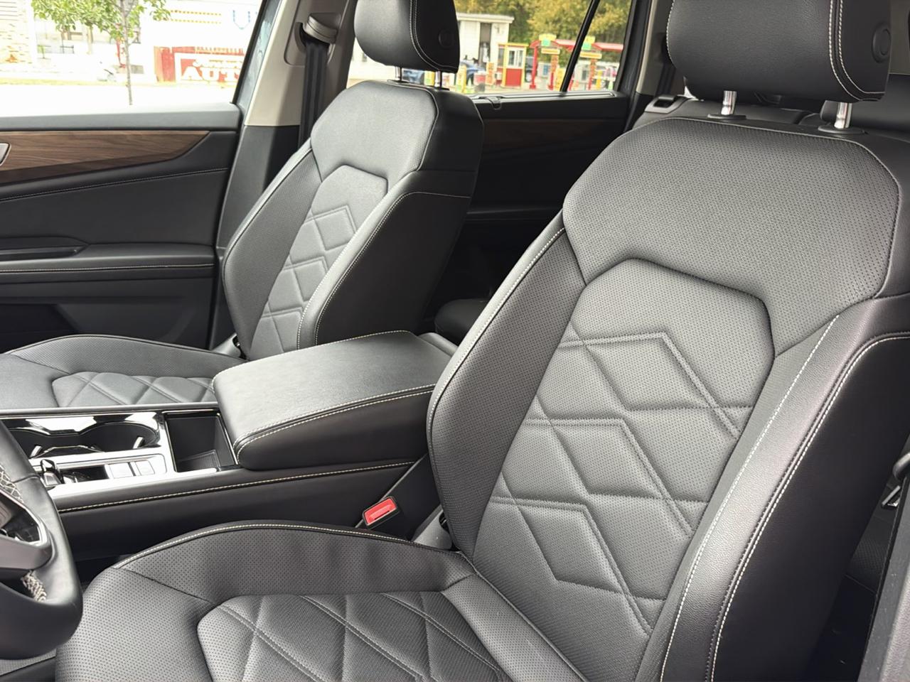 Volkswagen Atlas 2.0T SE w/Technology 4MOTION 2026