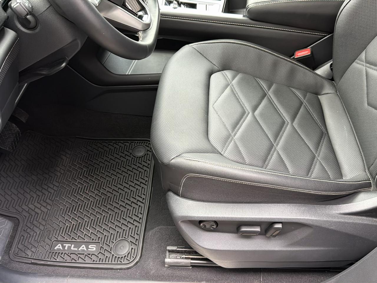 Volkswagen Atlas 2.0T SE w/Technology 4MOTION 2026