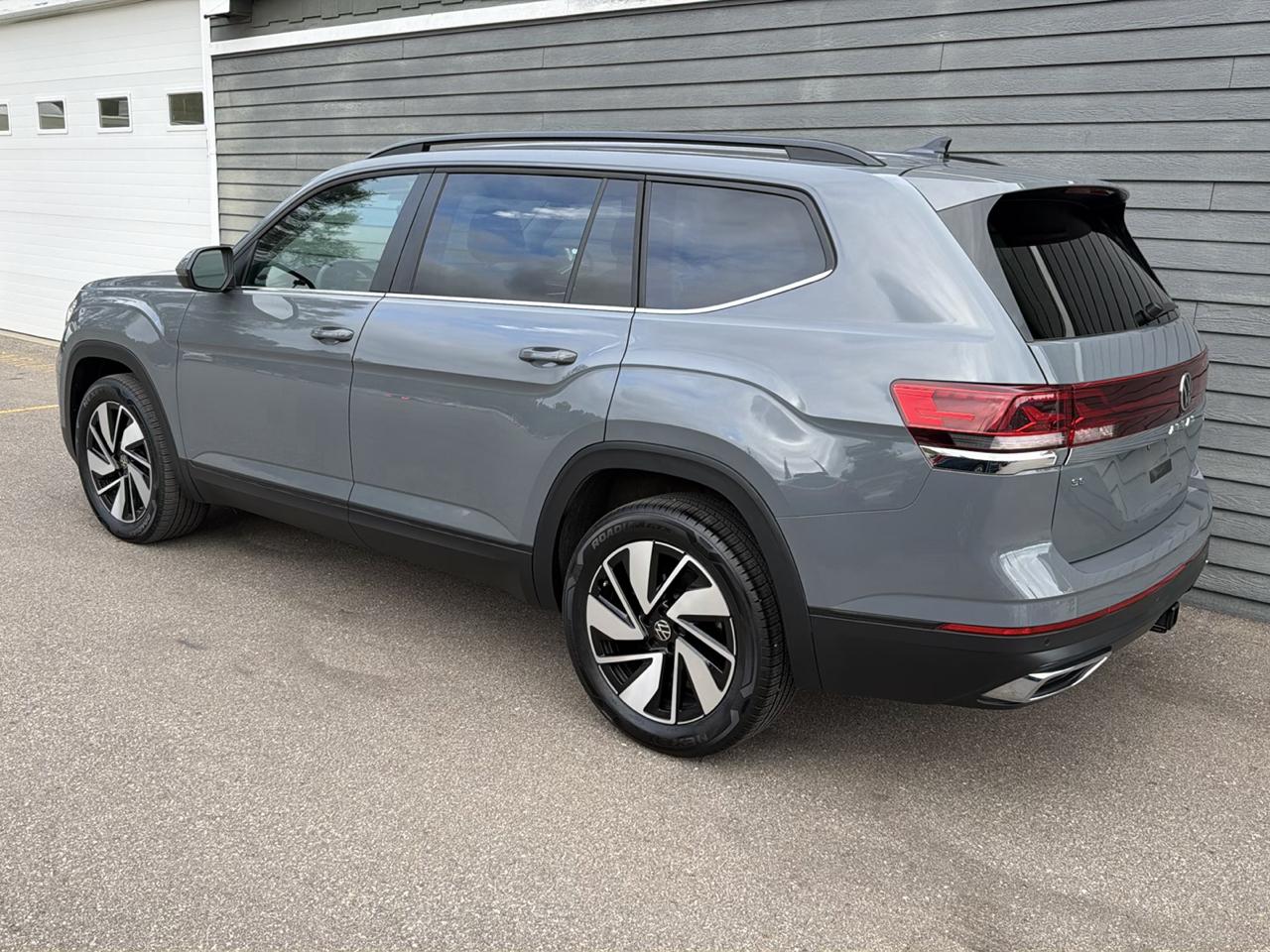 Volkswagen Atlas 2.0T SE w/Technology 4MOTION 2026