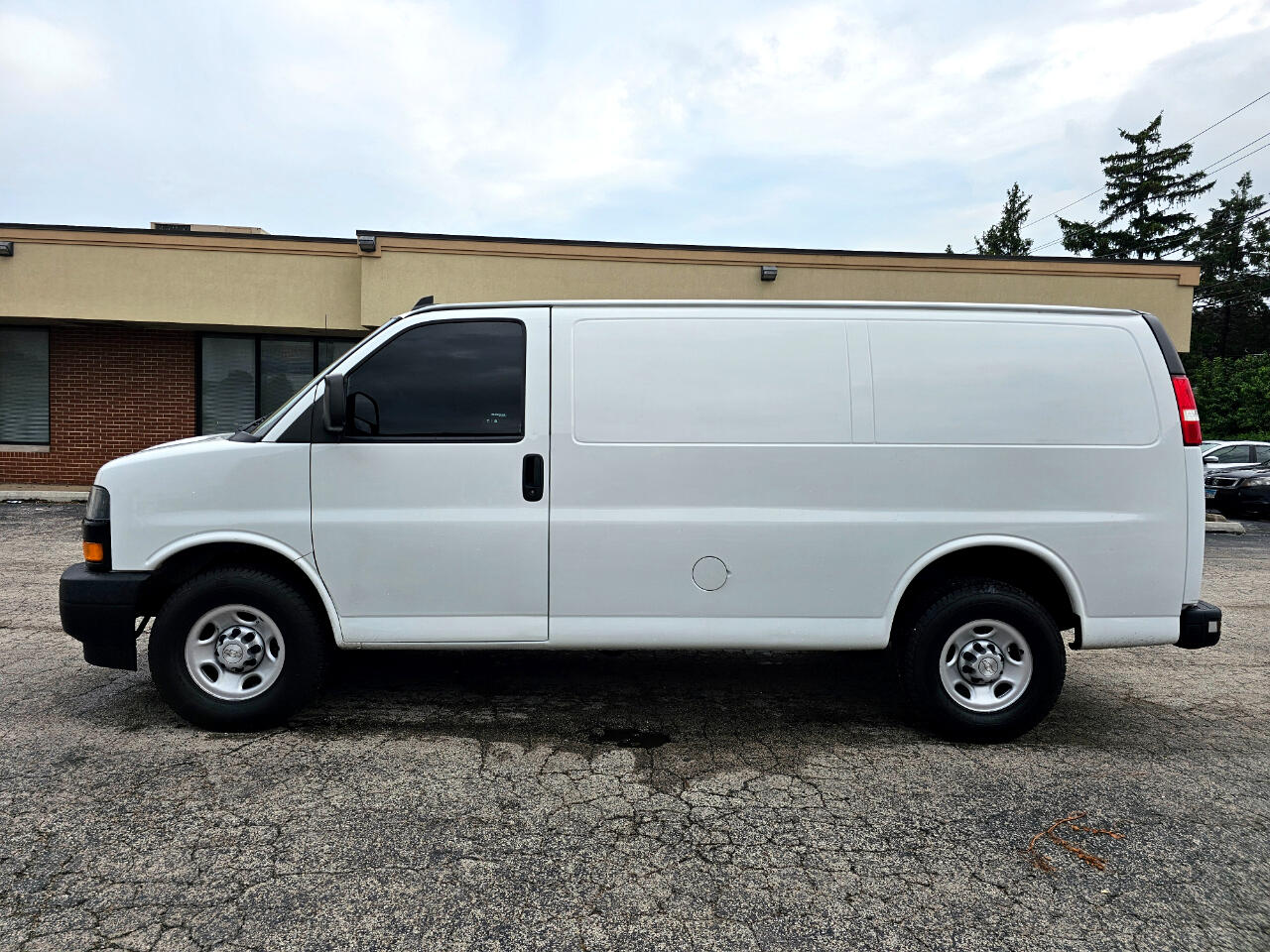 Chevrolet Express Cargo Van RWD 2500 135" 2019
