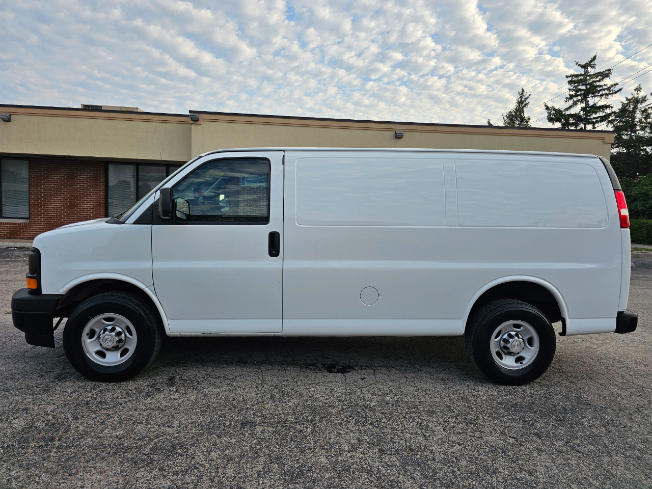 Chevrolet Express Cargo Van RWD 2500 135" 2017