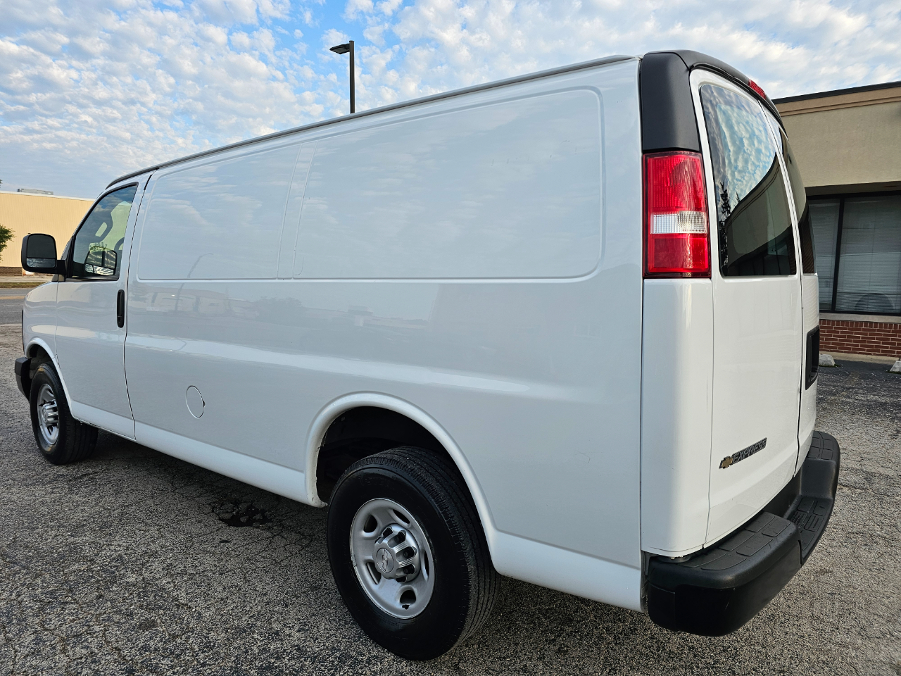 Chevrolet Express Cargo Van RWD 2500 135" 2017