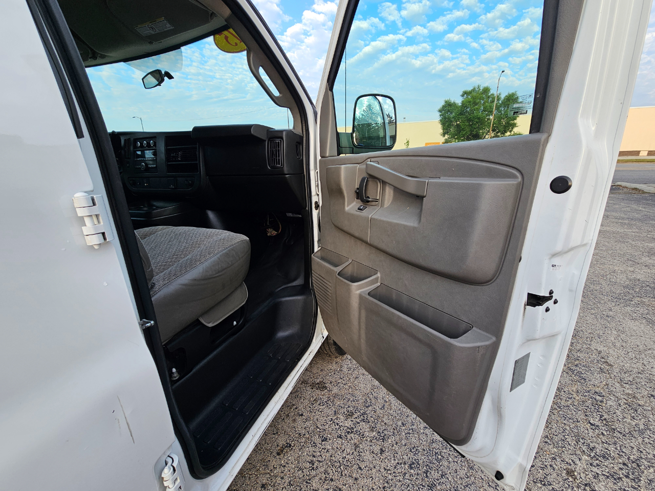 Chevrolet Express Cargo Van RWD 2500 135" 2017