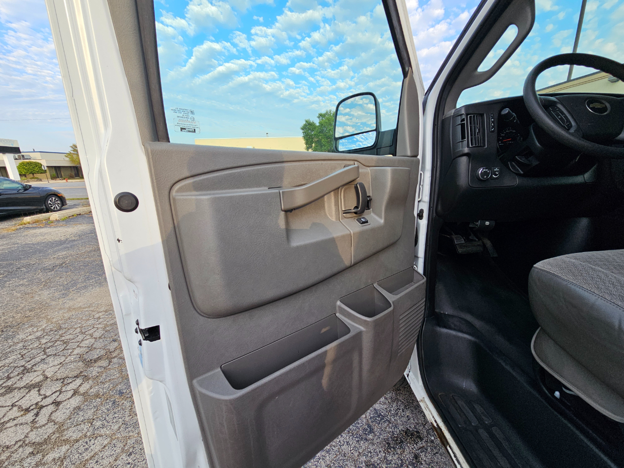 Chevrolet Express Cargo Van RWD 2500 135" 2017