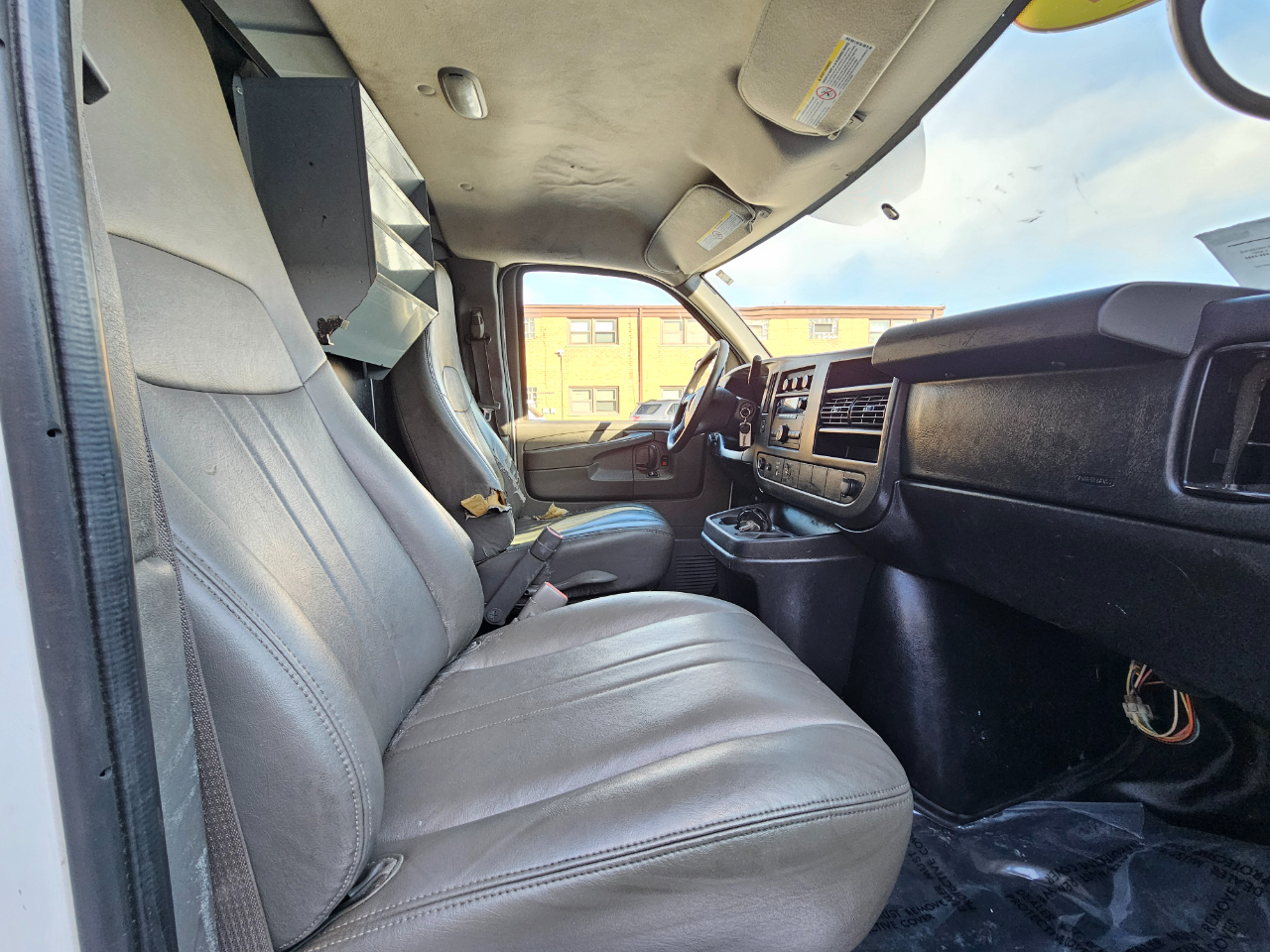 GMC Savana Cargo Van RWD 2500 155" 2014