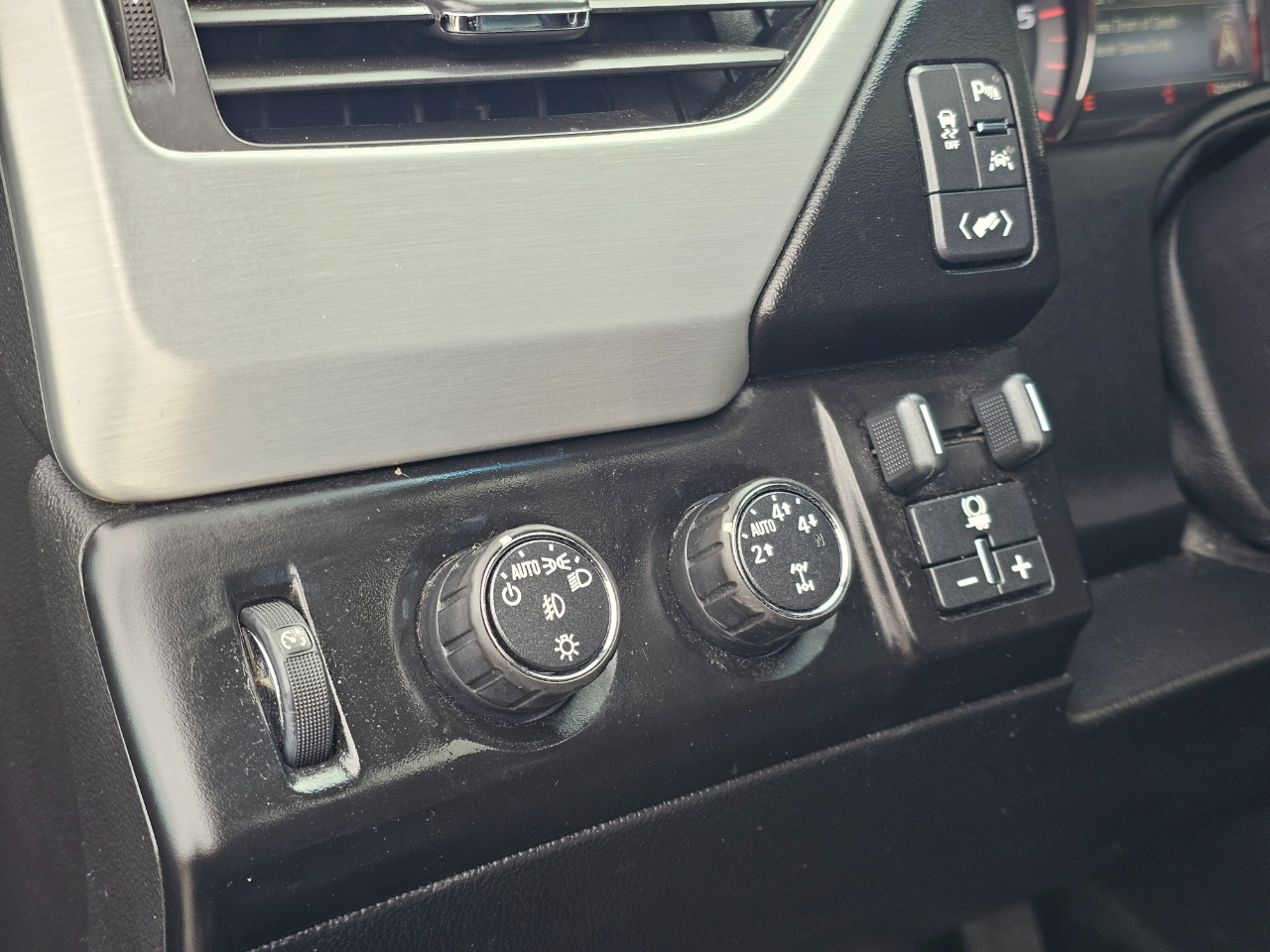 GMC Yukon XL 4WD 4dr SLT 2016