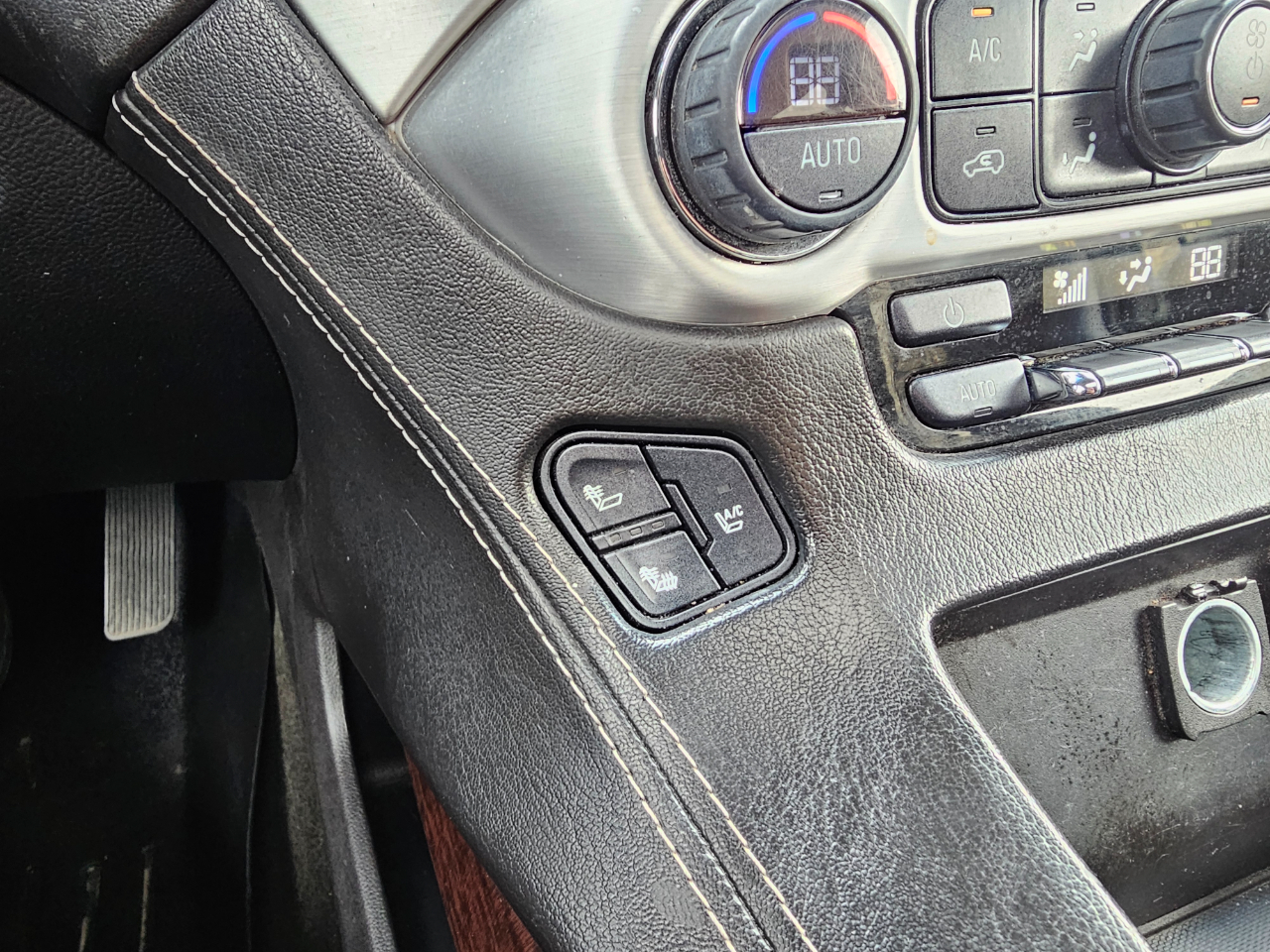 GMC Yukon XL 4WD 4dr SLT 2016