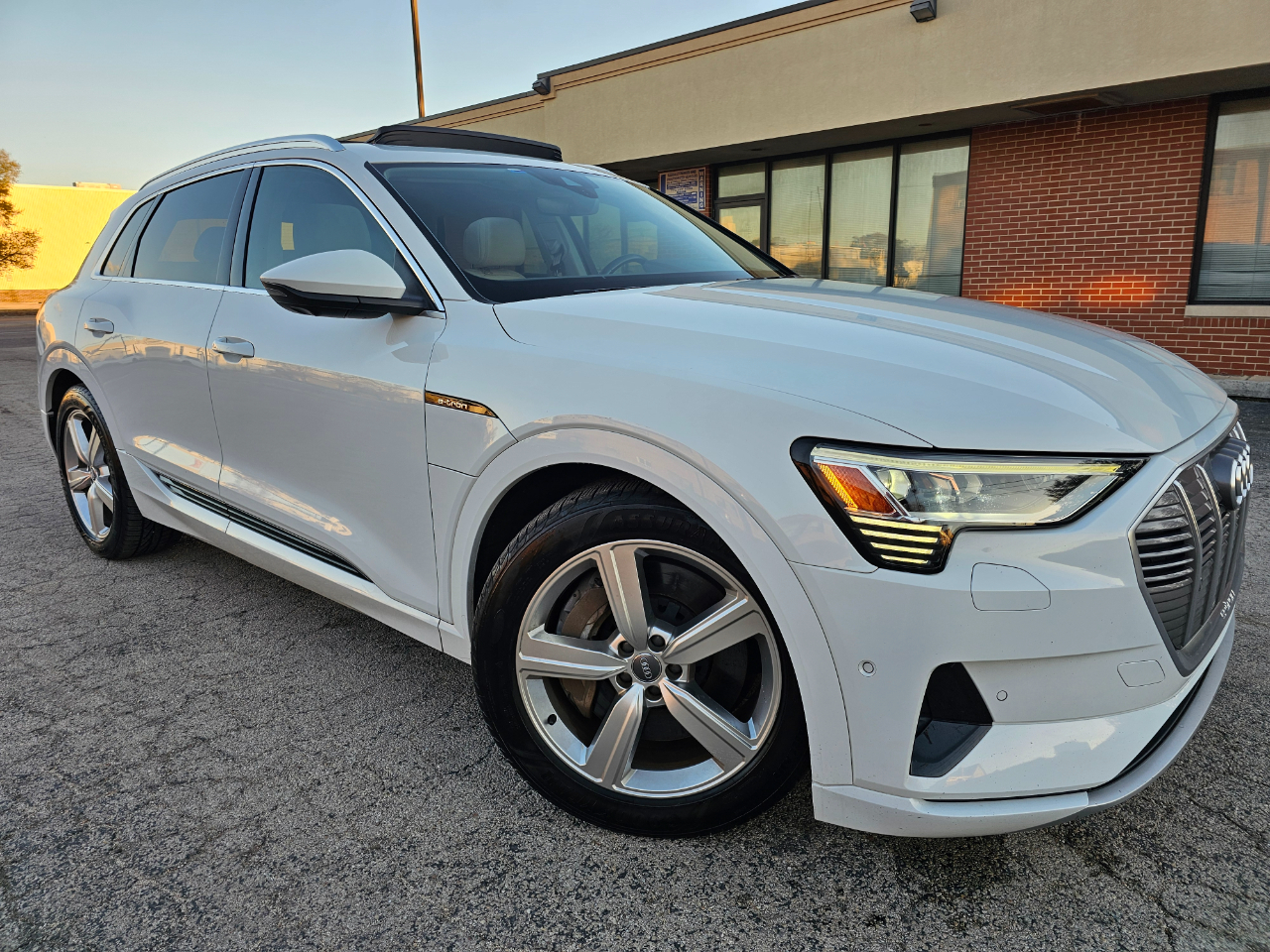 2019 Audi E-Tron Premium Plus quattro
