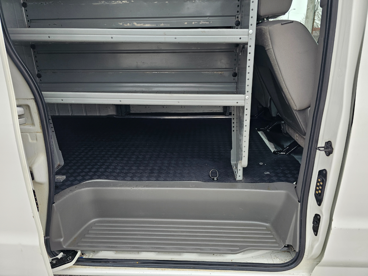 Nissan NV Standard Roof 2500 V6 S 2016