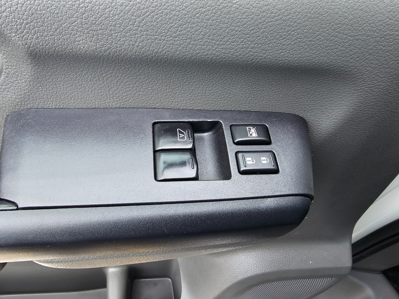 Nissan NV Standard Roof 2500 V6 S 2016