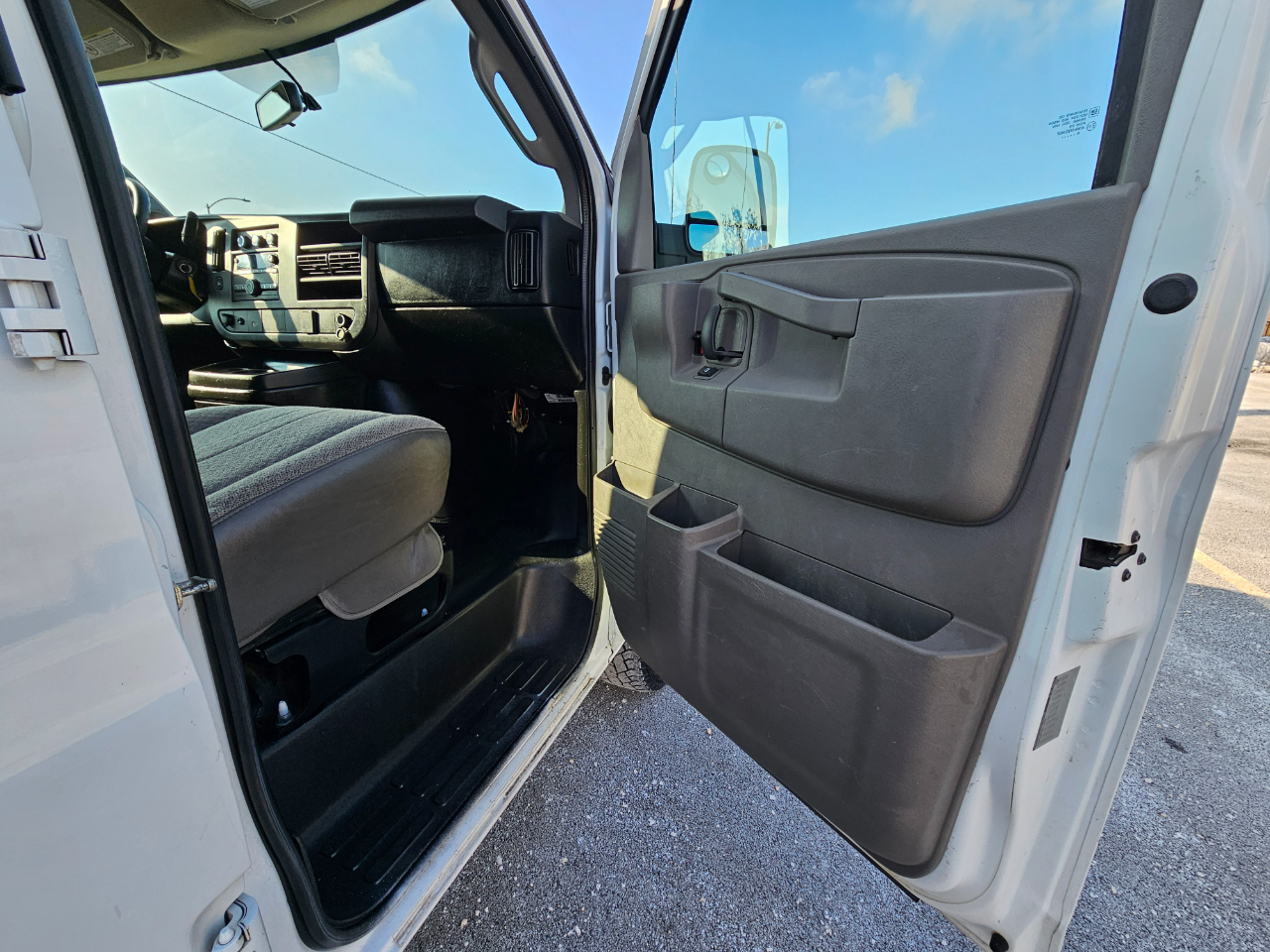 Chevrolet Express Cargo Van RWD 2500 135" 2017