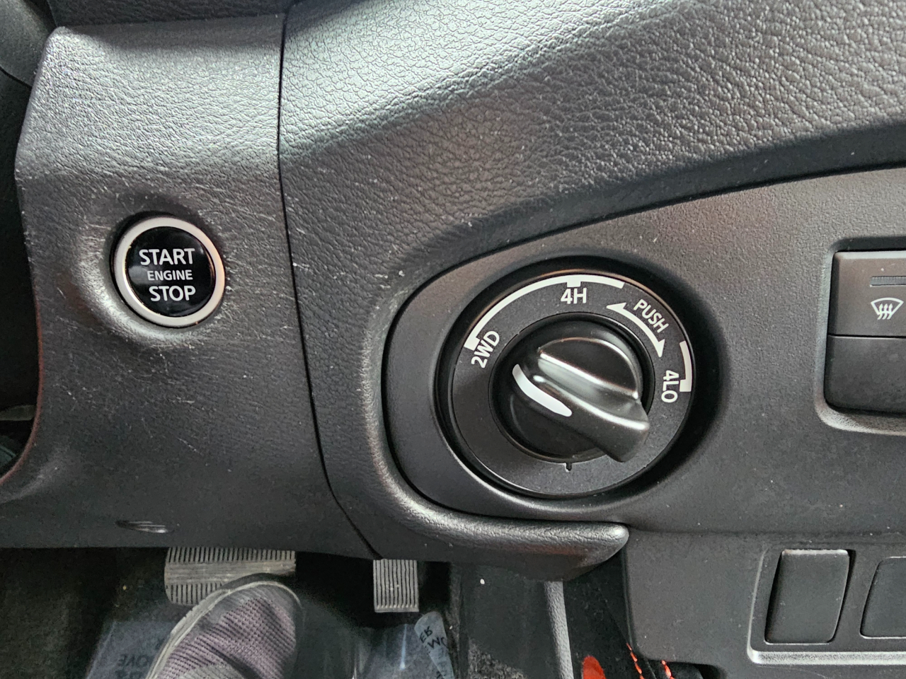 Nissan Frontier Crew Cab 4x4 PRO-4X 2024