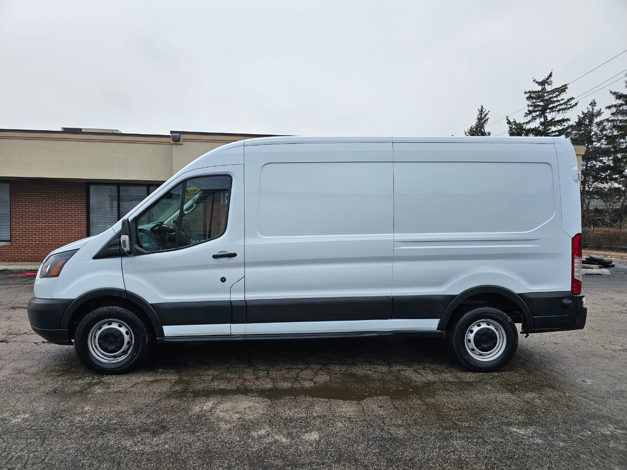 Ford Transit Van T-250 148" Med Rf 9000 GVWR Sliding RH Dr 2017