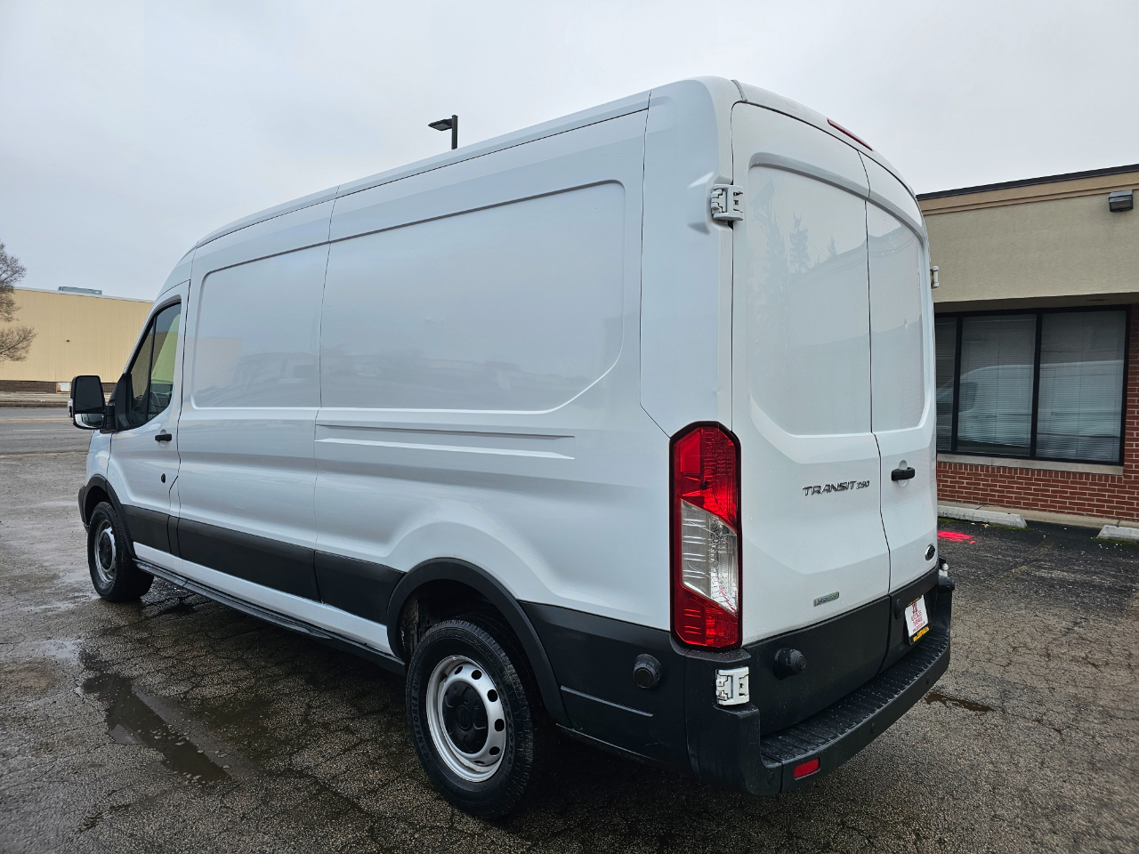 Ford Transit Van T-250 148" Med Rf 9000 GVWR Sliding RH Dr 2017
