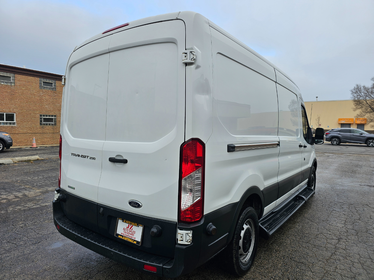Ford Transit Van T-250 148" Med Rf 9000 GVWR Sliding RH Dr 2017