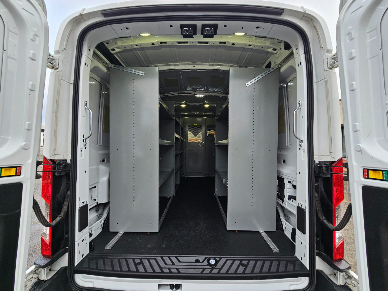 Ford Transit Van T-250 148" Med Rf 9000 GVWR Sliding RH Dr 2017