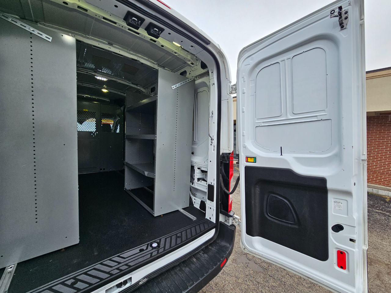 Ford Transit Van T-250 148" Med Rf 9000 GVWR Sliding RH Dr 2017