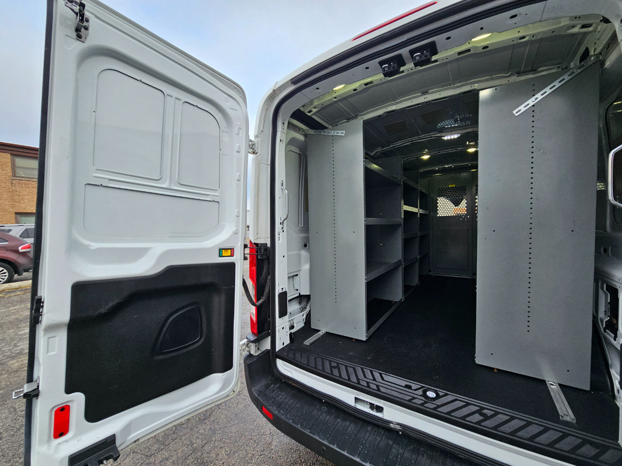 Ford Transit Van T-250 148" Med Rf 9000 GVWR Sliding RH Dr 2017